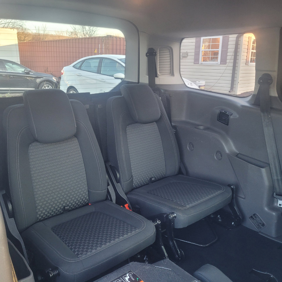 Used 2021 Ford Transit Connect XLT image 32