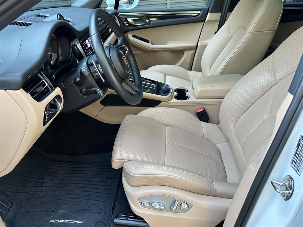 Certified 2025 Porsche Macan Turbo image 19