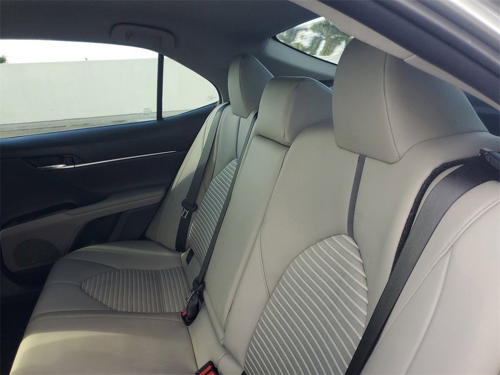 Used 2023 Toyota Camry SE image 12