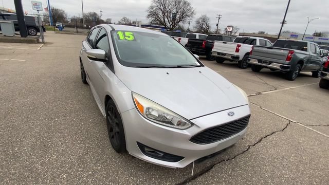 Used 2015 Ford Focus SE w/ SE Sport Package FWD image 4