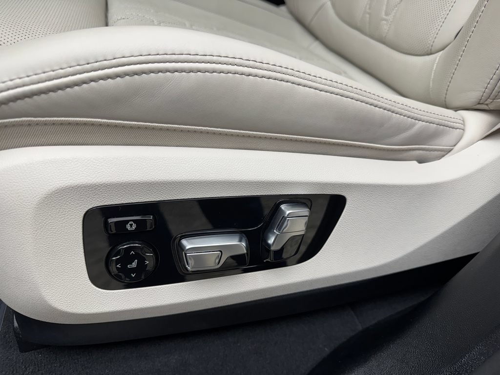 Used 2026 BMW X5 xDrive40i AWD/4WD image 12