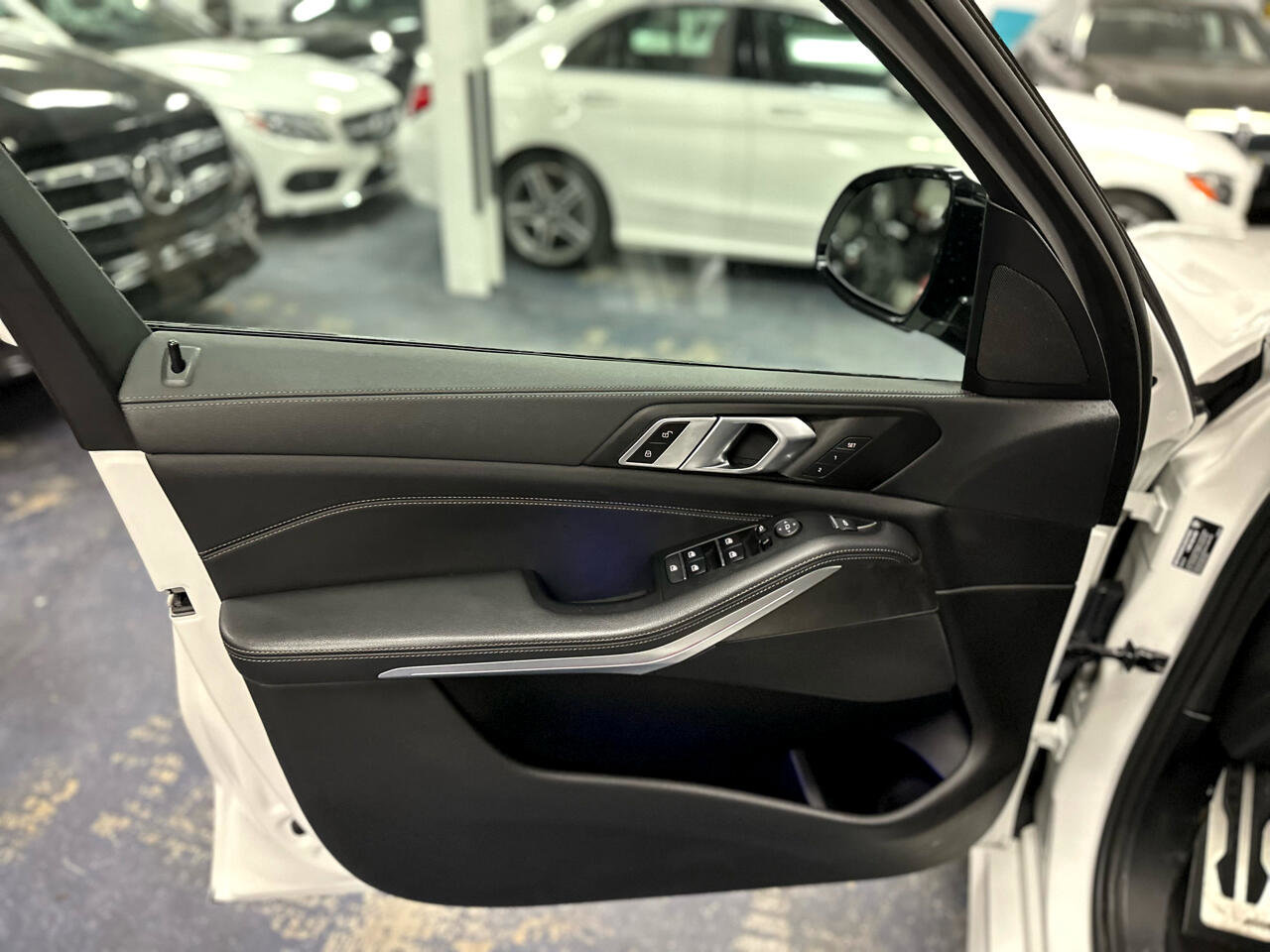 Used 2022 BMW X5 xDrive40i w/ M Sport Package AWD/4WD image 18