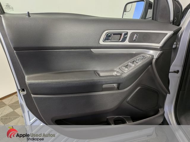 Used 2015 Ford Explorer XLT w/ Equipment Group 202A AWD/4WD image 13