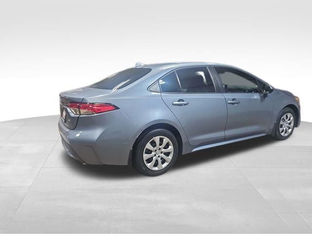 Used 2022 Toyota Corolla LE image 5