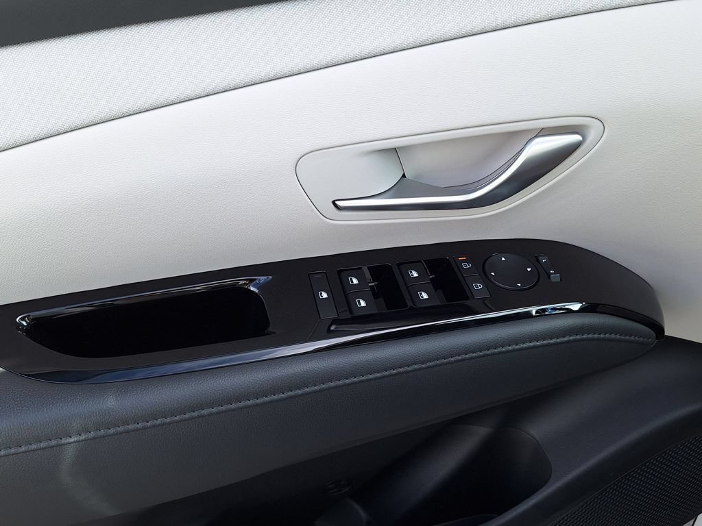 New 2025 Hyundai Tucson Limited AWD/4WD image 9