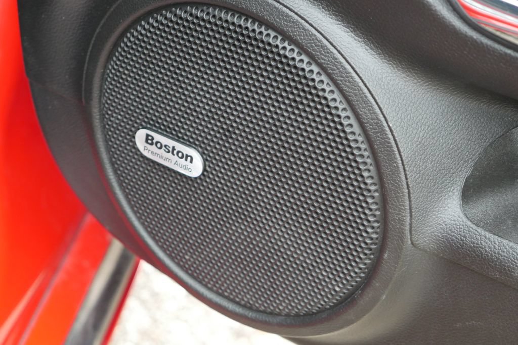 Used 2011 Chevrolet Camaro SS RWD image 13