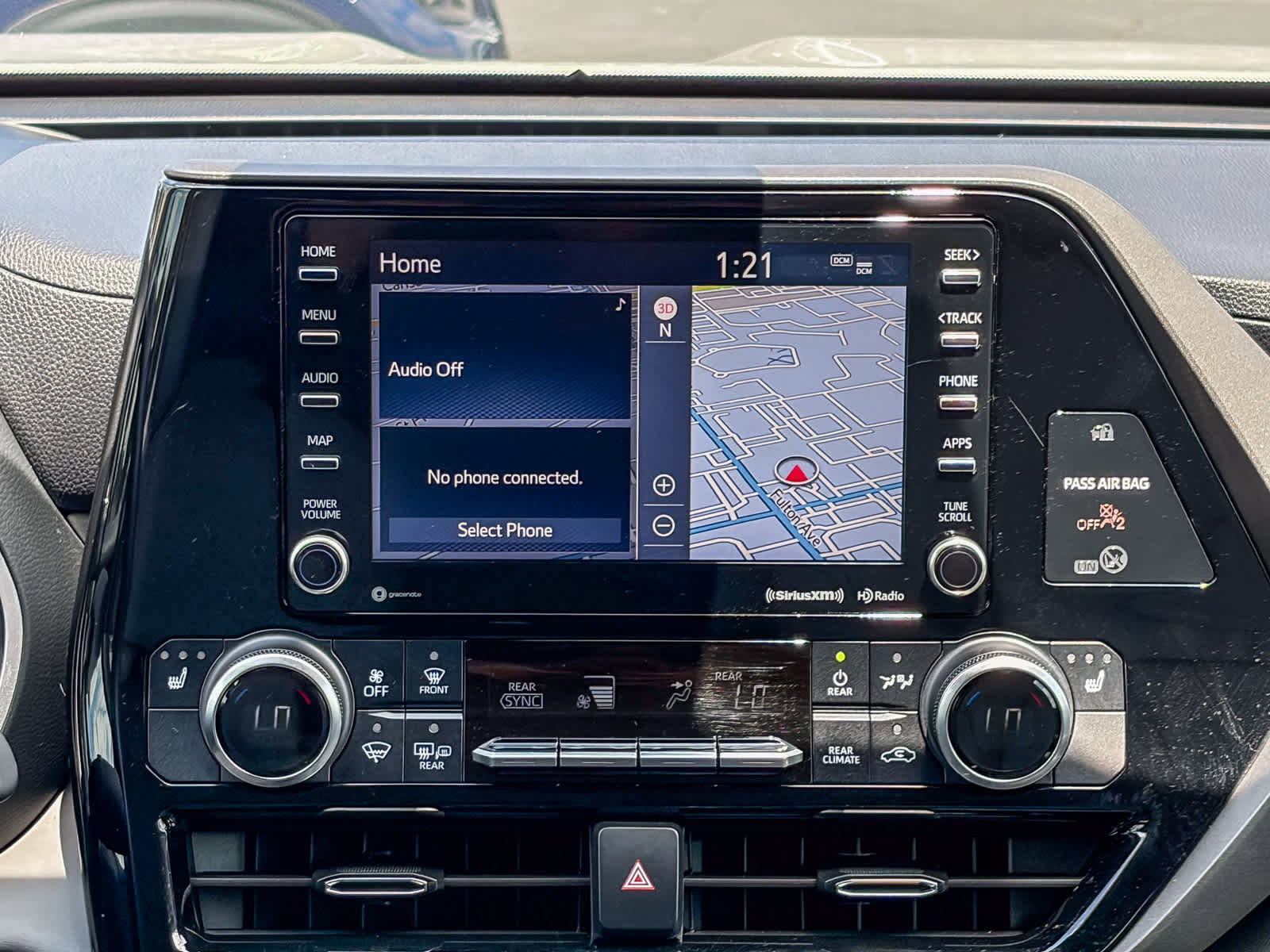 Used 2021 Toyota Highlander XLE FWD image 13