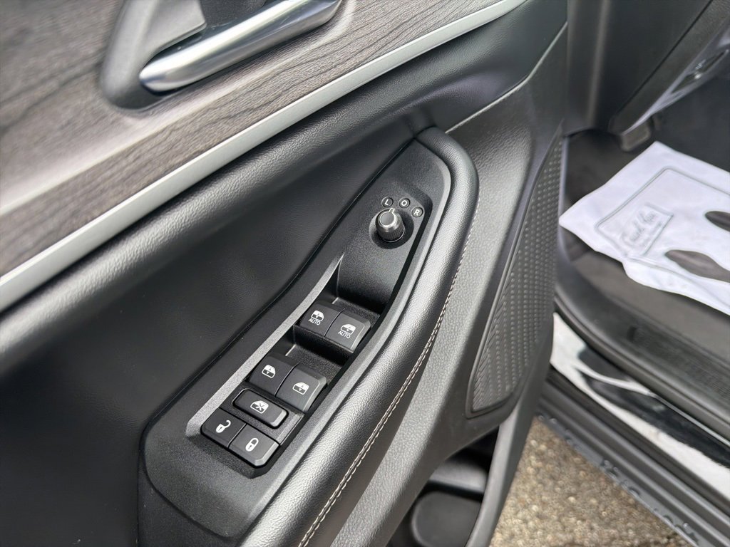 Used 2023 Jeep Grand Cherokee Limited image 16