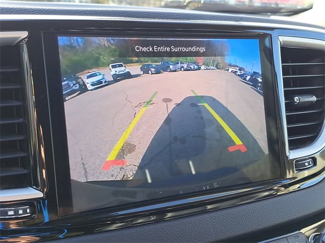 Used 2024 Chrysler Pacifica Touring-L image 14
