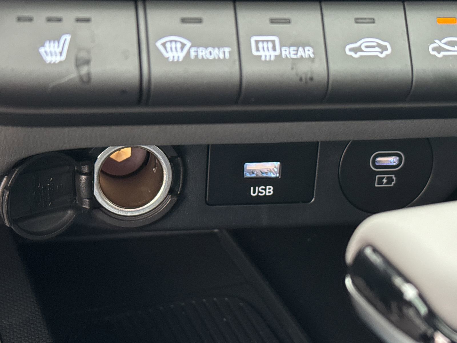 Certified 2025 Hyundai Elantra SEL image 32