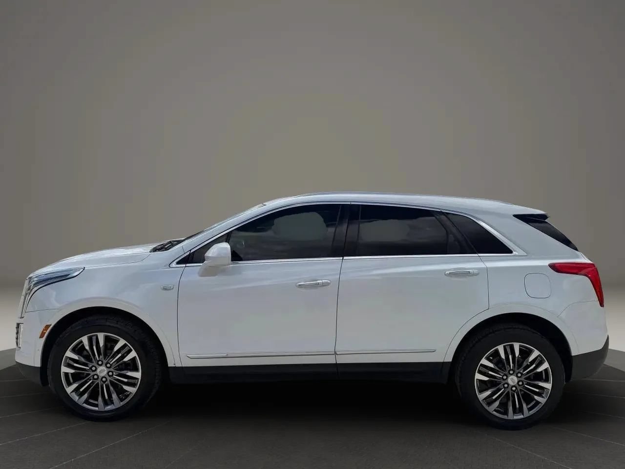 Used 2017 Cadillac XT5 Premium Luxury AWD/4WD image 5