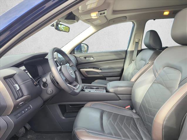 Used 2025 Nissan Pathfinder Platinum w/ Cargo Package FWD image 9
