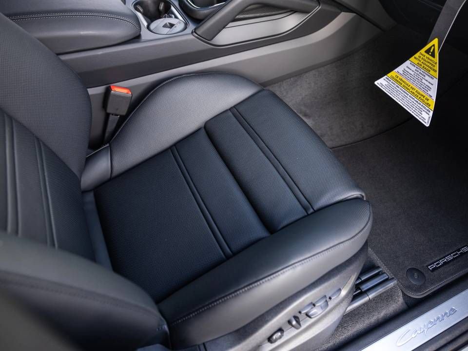 Certified 2026 Porsche Cayenne Coupe AWD/4WD image 46