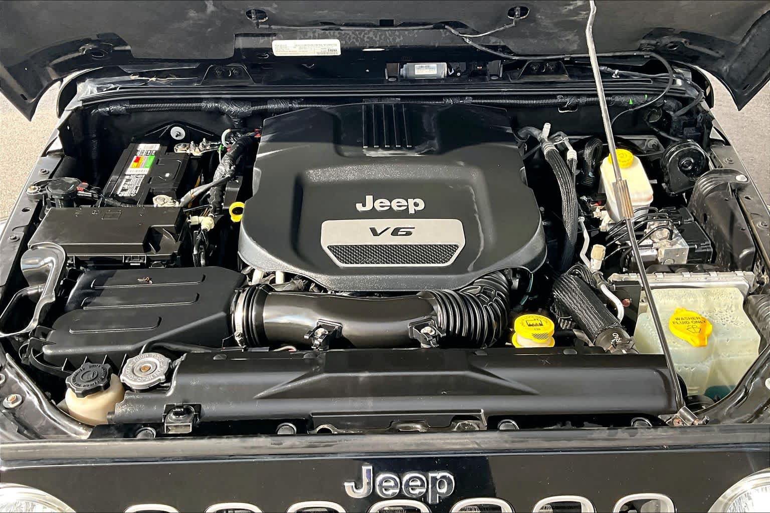 Used 2017 Jeep Wrangler Unlimited Sahara AWD/4WD image 31