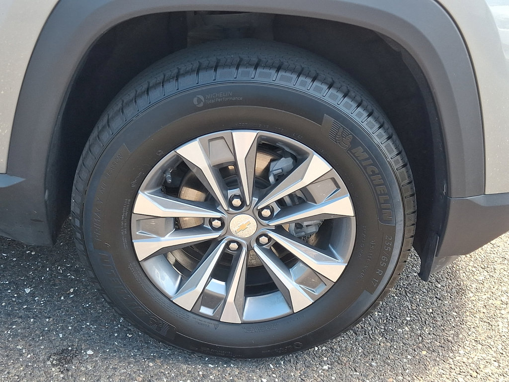 Used 2026 Chevrolet Equinox LT AWD/4WD image 9
