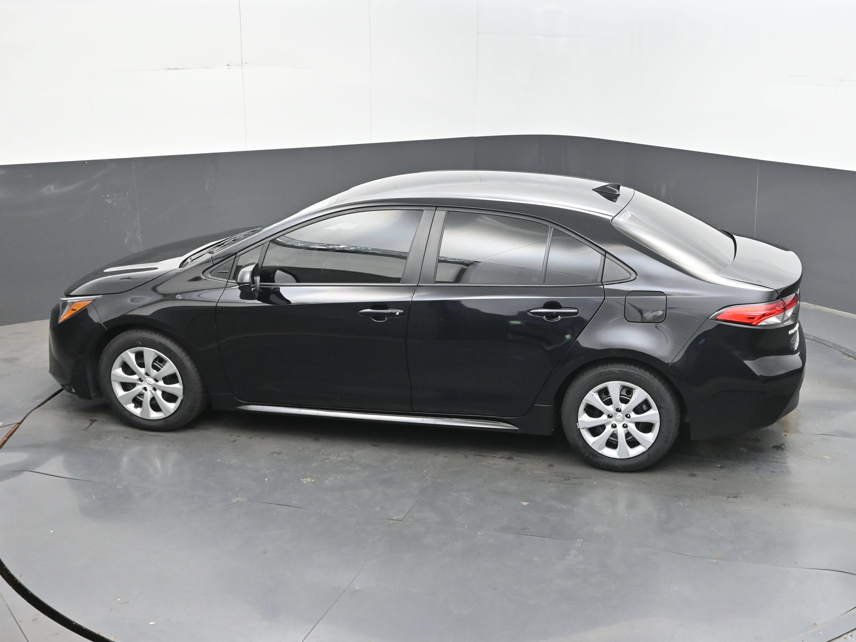 Used 2025 Toyota Corolla LE FWD image 35