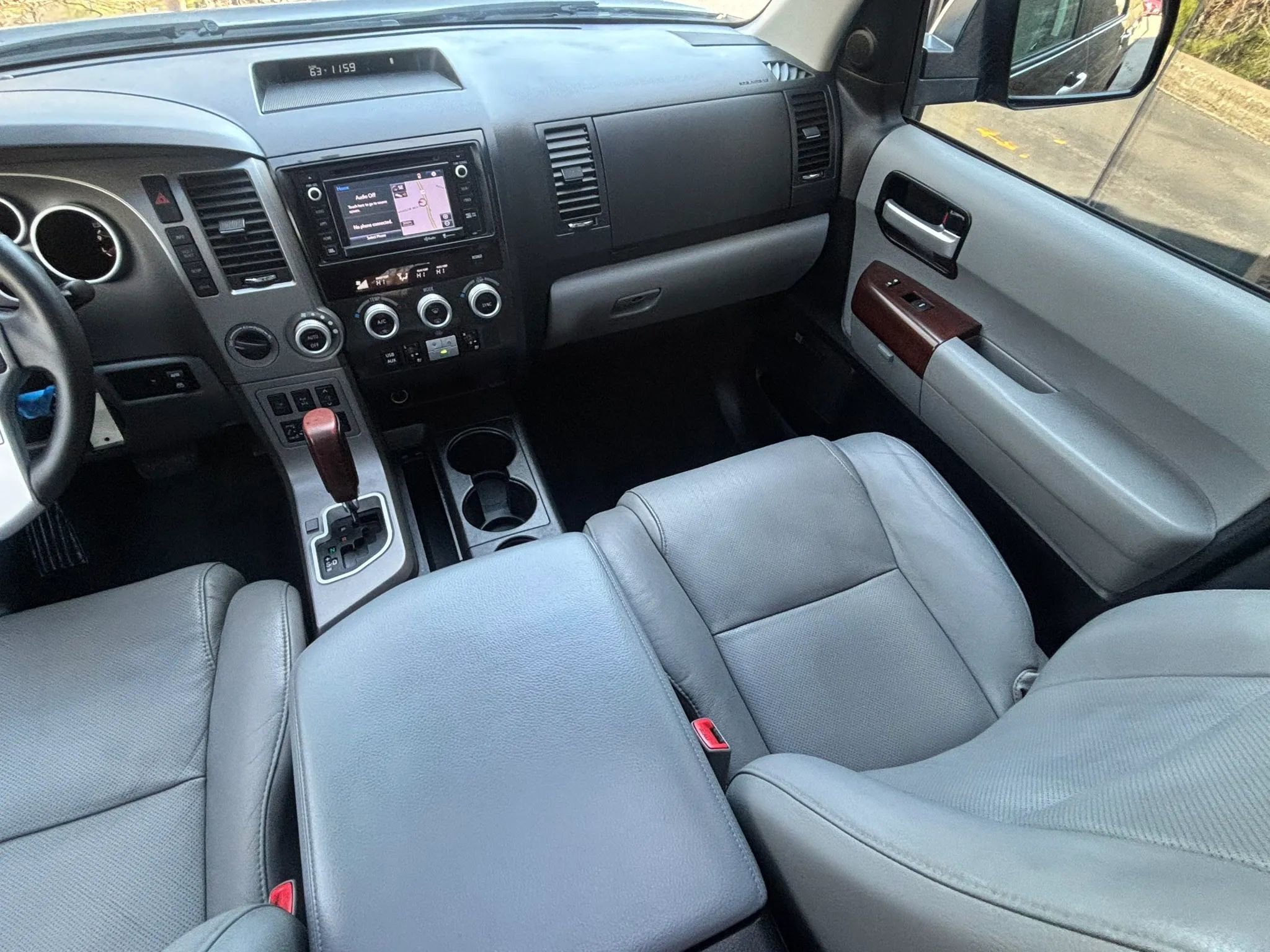 Used 2014 Toyota Sequoia Platinum AWD/4WD image 28