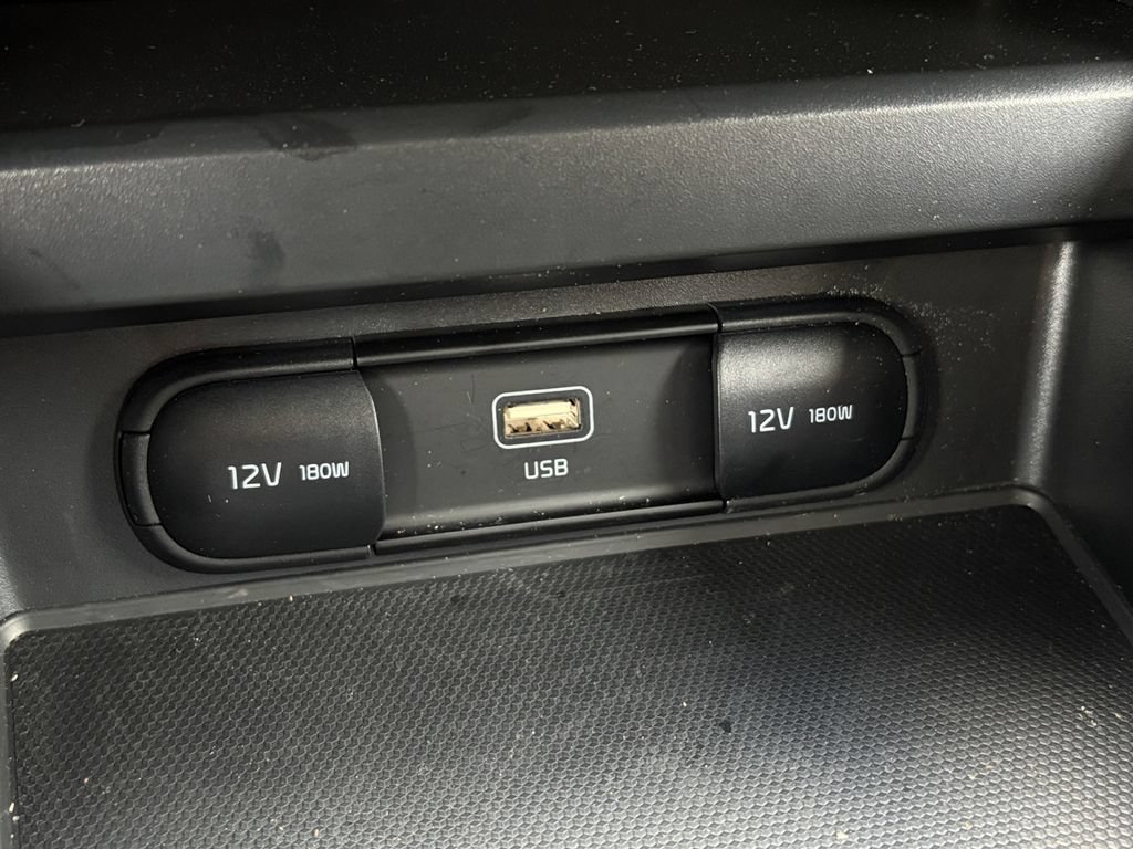 Used 2025 Kia Soul LX w/ LX Technology Package FWD image 21