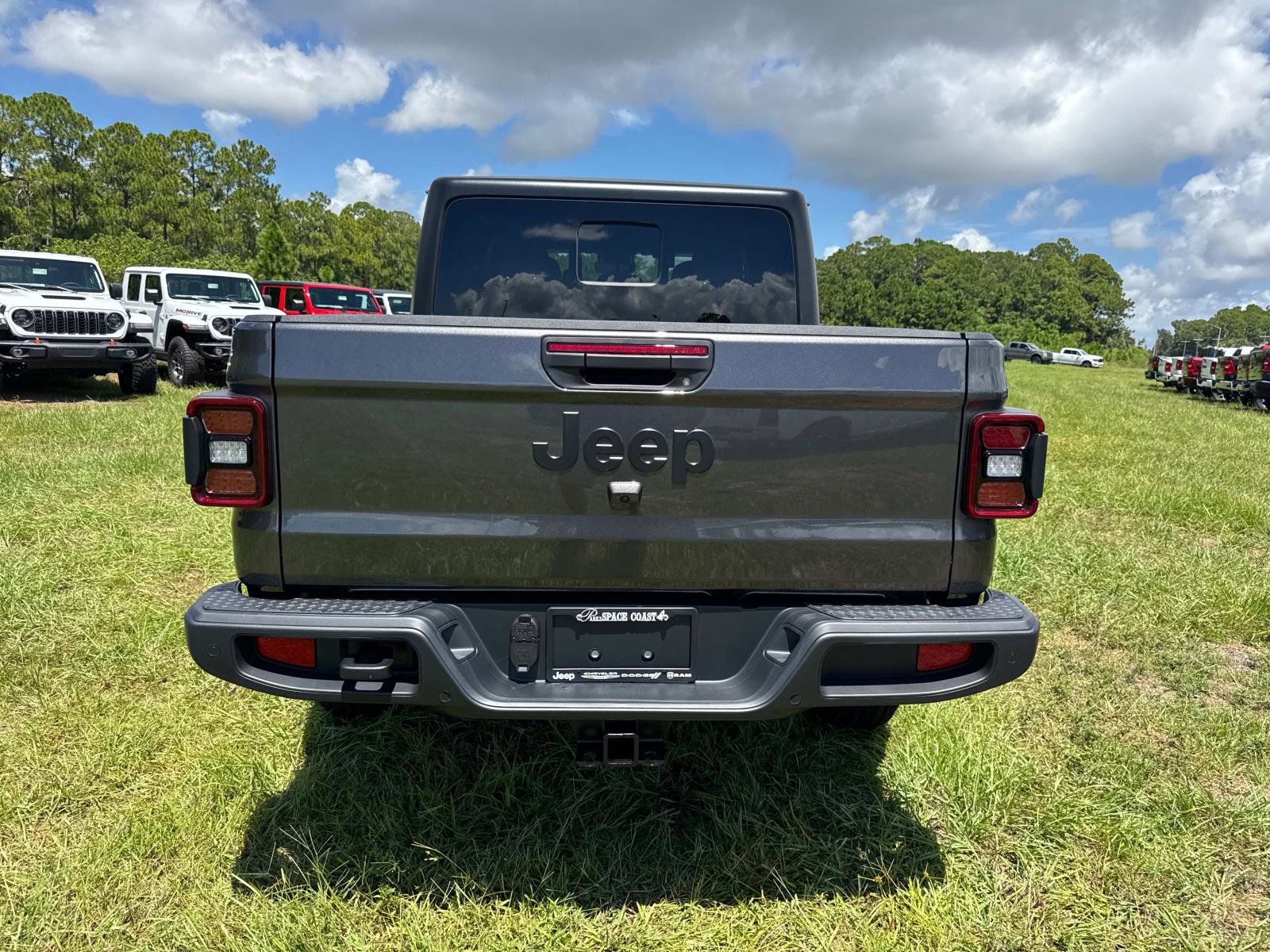 New 2025 Jeep Gladiator Sport AWD/4WD image 4