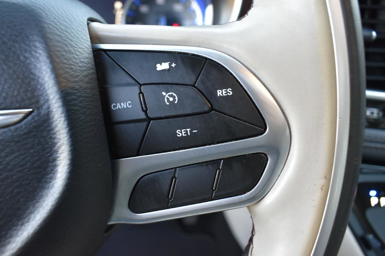 Used 2020 Chrysler Pacifica Limited image 16