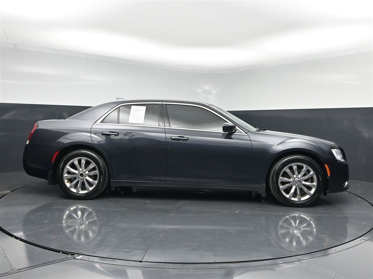 Used 2017 Chrysler 300 Limited w/ Value Package AWD/4WD image 4