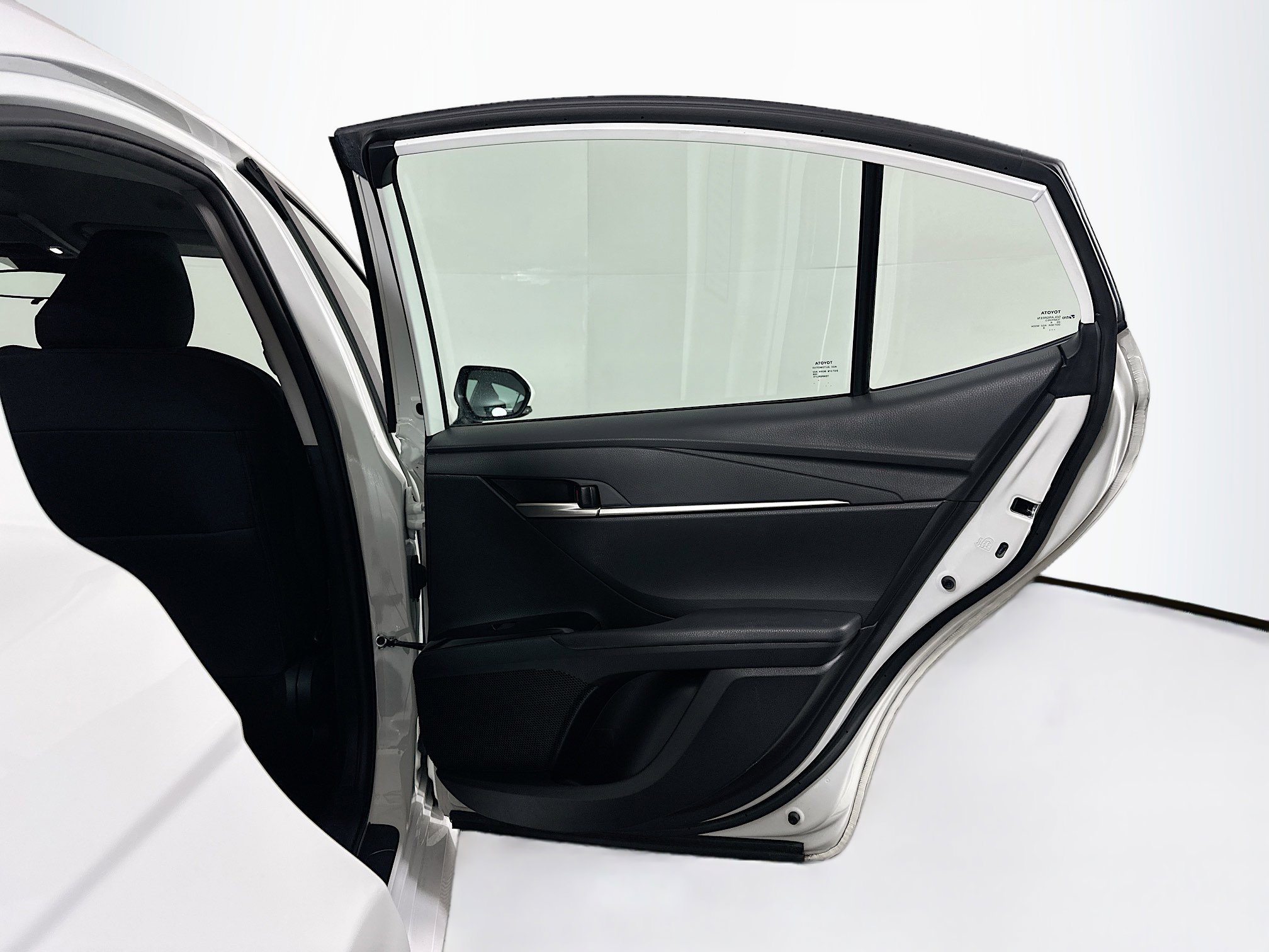 Used 2025 Toyota Camry LE image 29