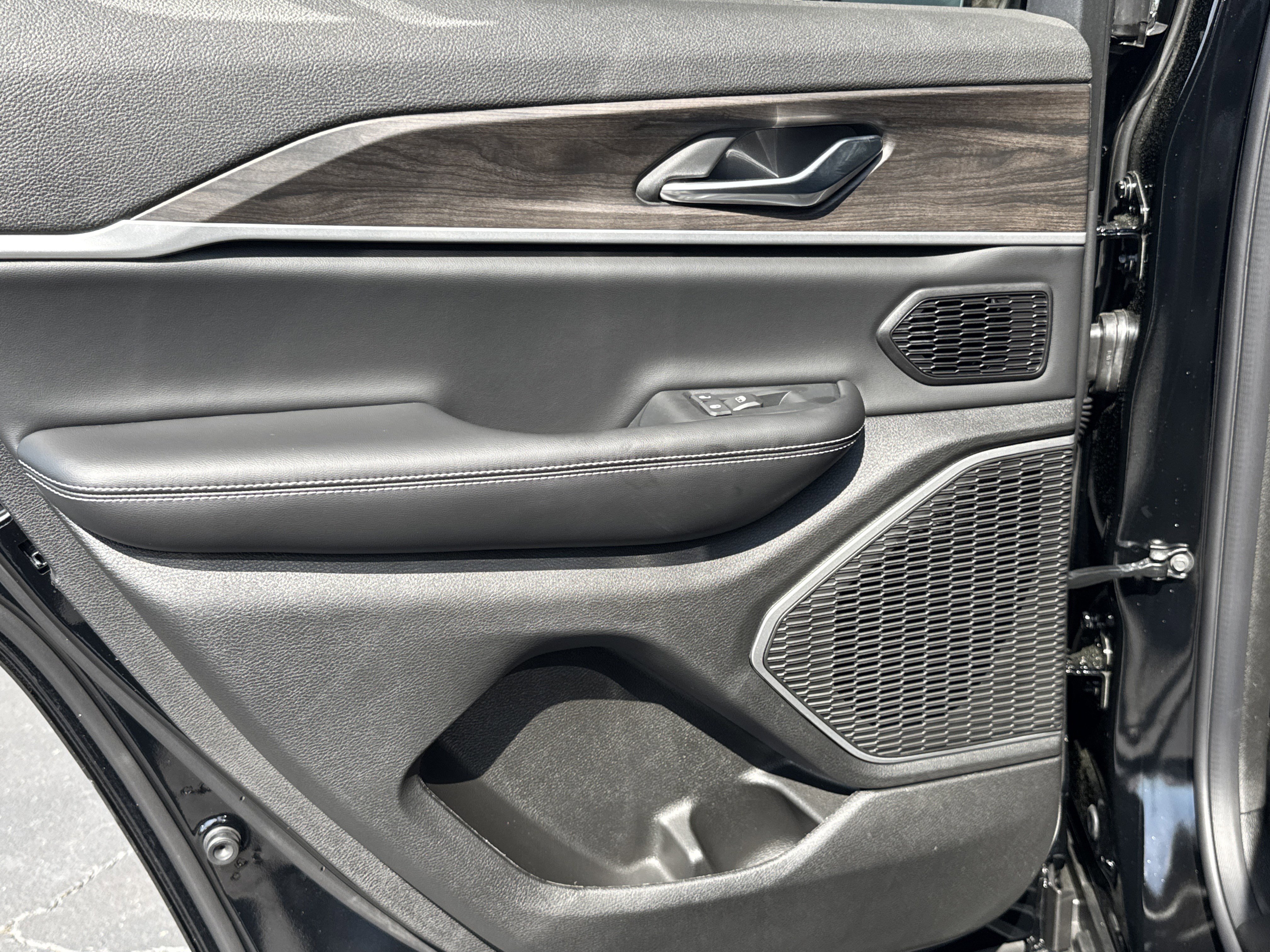 New 2026 Jeep Grand Cherokee Limited w/ Luxury Tech Group II image 27