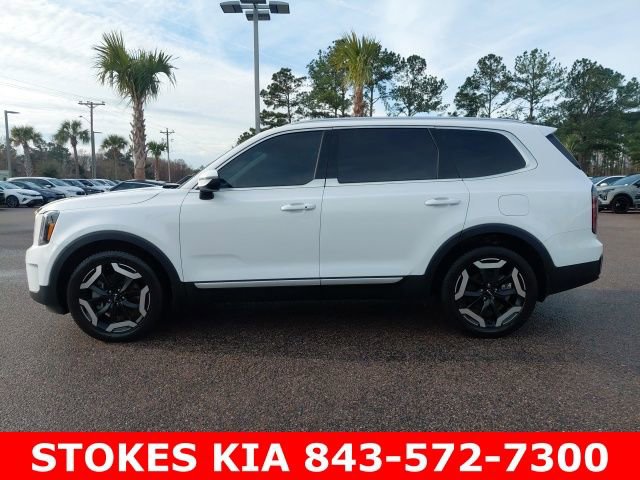 Used 2023 Kia Telluride EX w/ EX Captain's Chair Package image 8