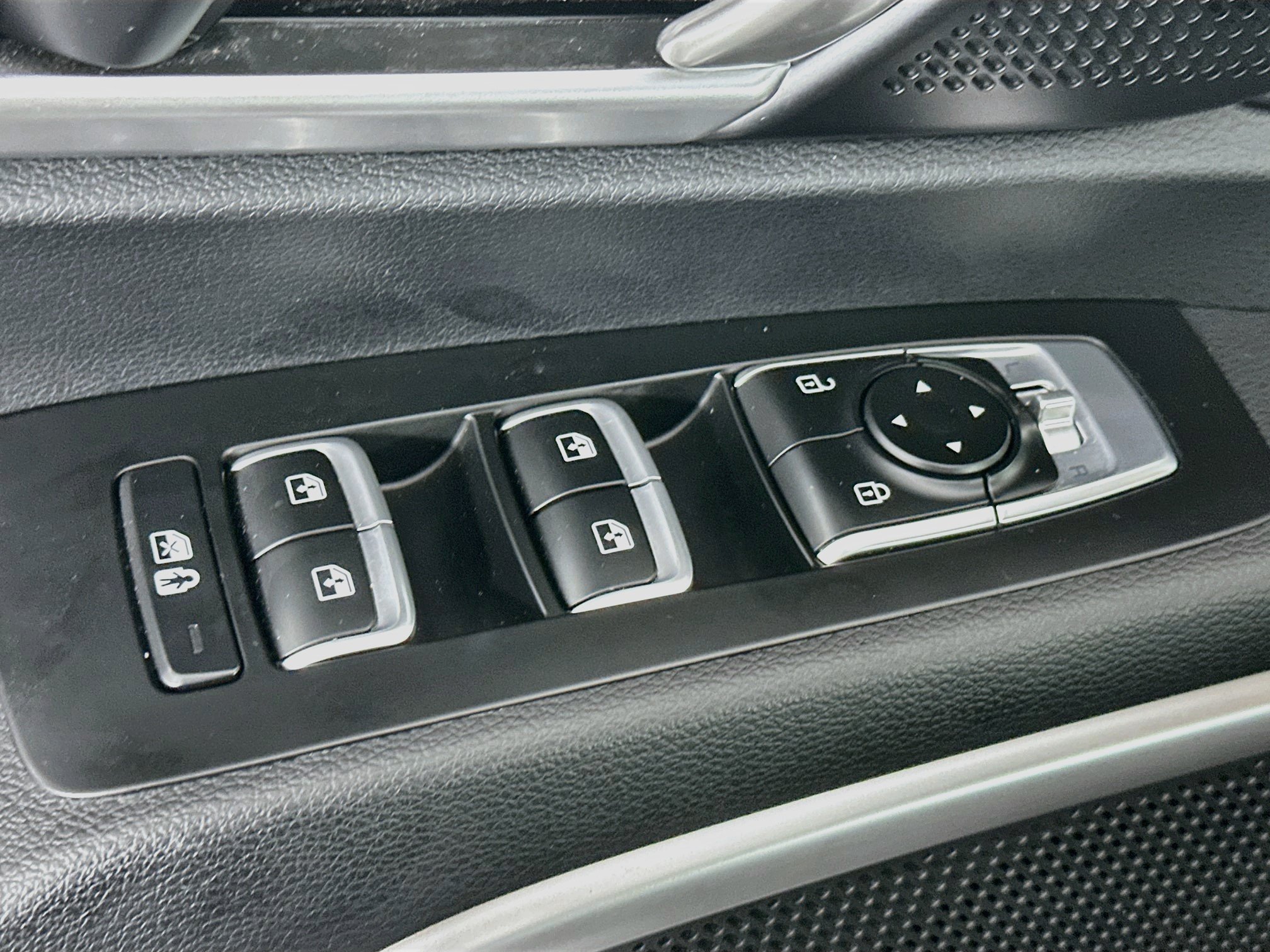 Used 2024 Kia Telluride LX FWD image 15