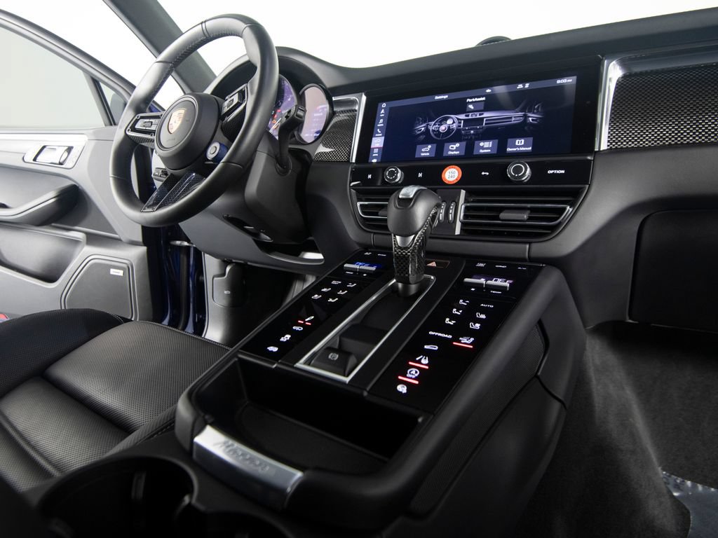 Certified 2025 Porsche Macan GTS AWD/4WD image 32
