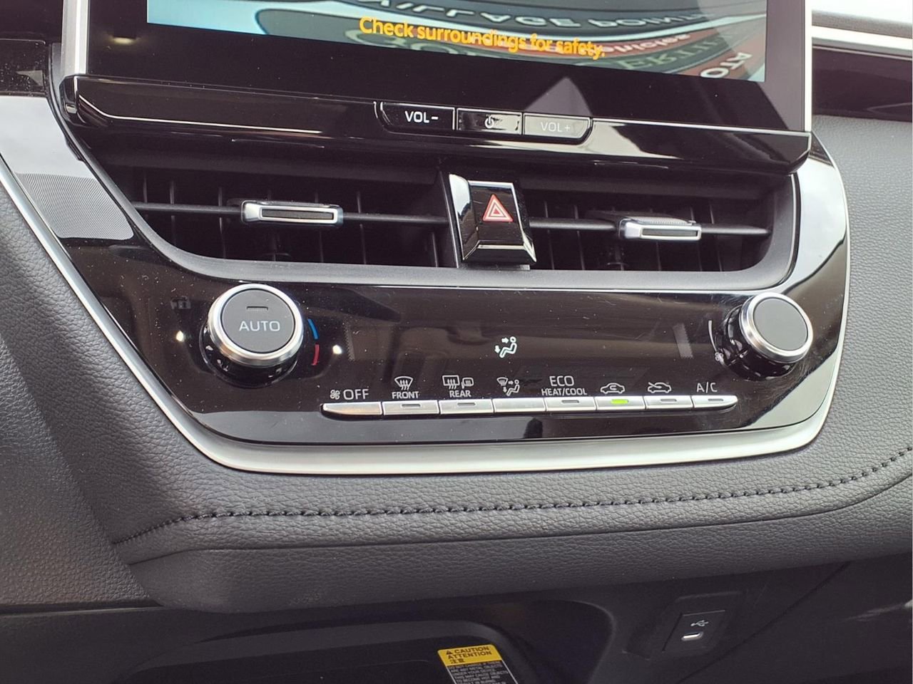 Used 2025 Toyota Corolla XLE image 18