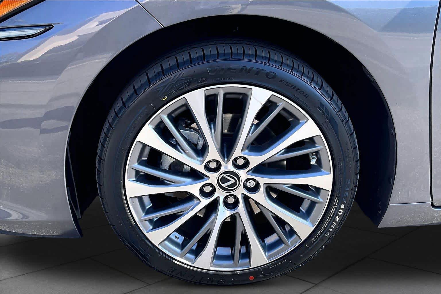 Used 2021 Lexus ES 300h w/ Premium Package FWD image 10