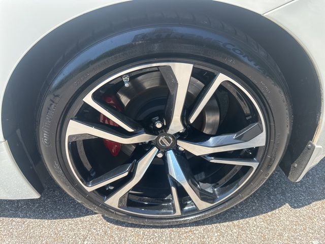 Used 2020 Nissan 370Z Touring Sport RWD image 11