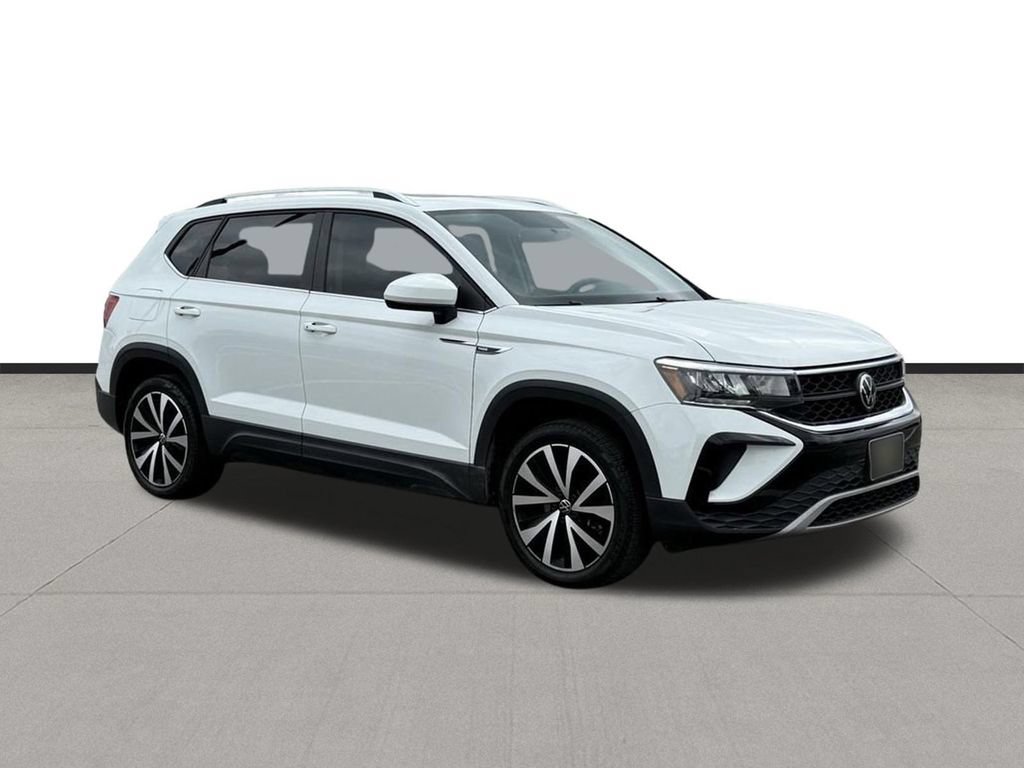 Certified 2022 Volkswagen Taos SE FWD image 3
