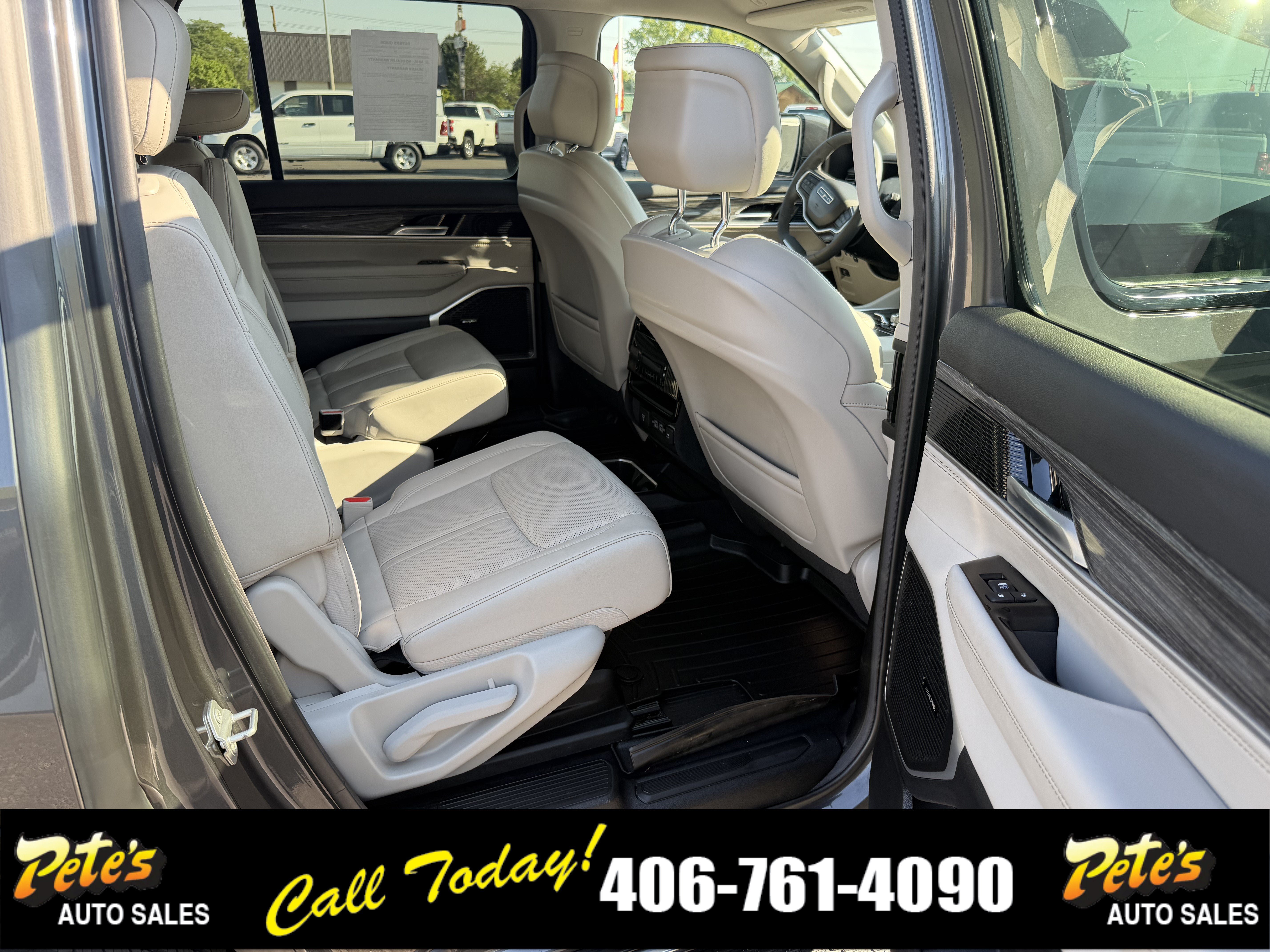 Used 2022 Jeep Wagoneer Series III w/ Flexible Seating Group AWD/4WD image 27
