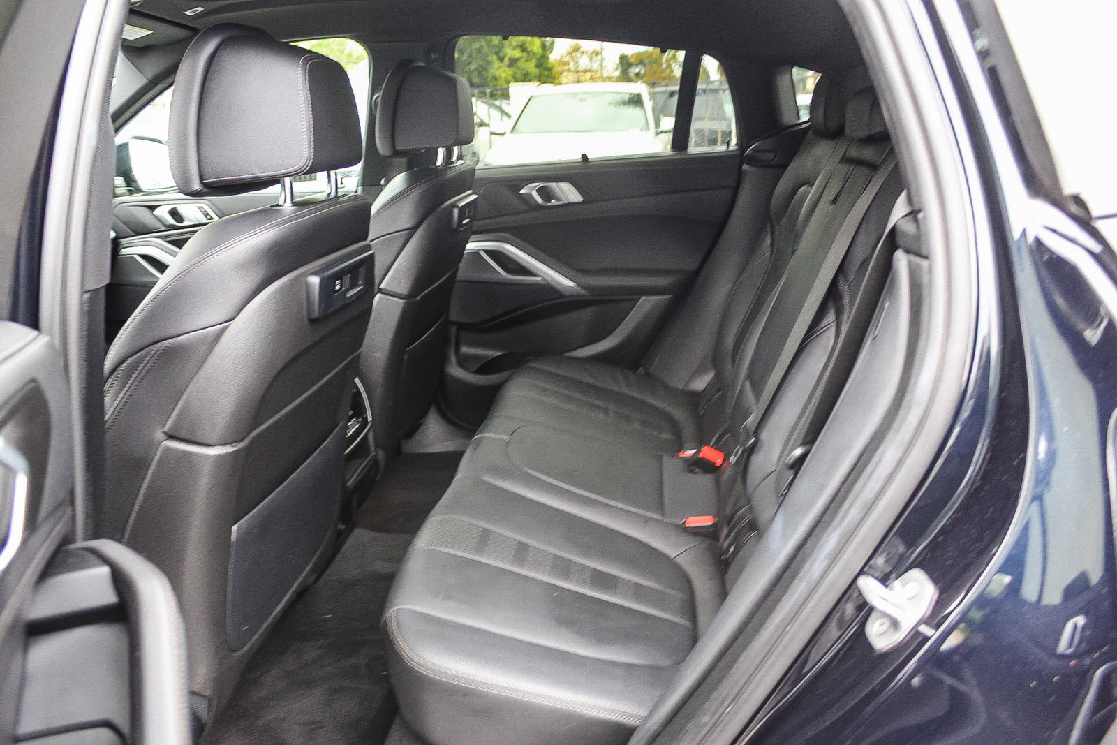 Used 2022 BMW X6 xDrive40i w/ M Sport Package image 18