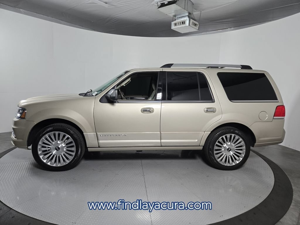 Used 2017 Lincoln Navigator Select RWD image 3