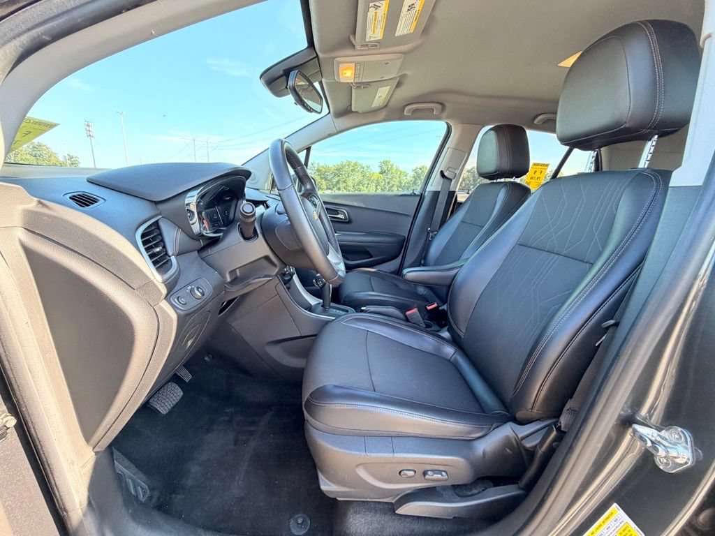 Used 2018 Chevrolet Trax LT w/ LT Convenience Package FWD image 14