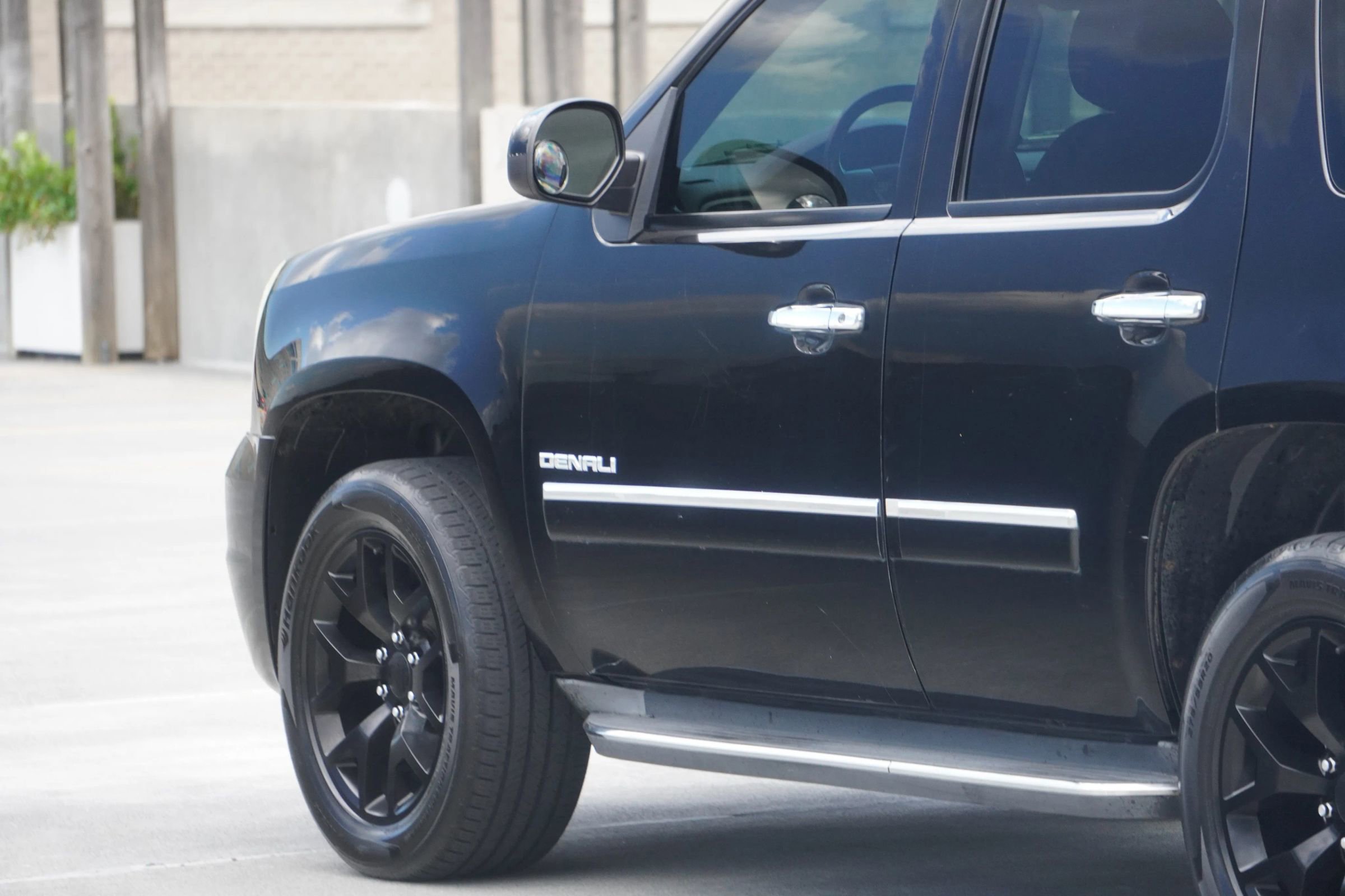 Used 2012 GMC Yukon Denali image 23