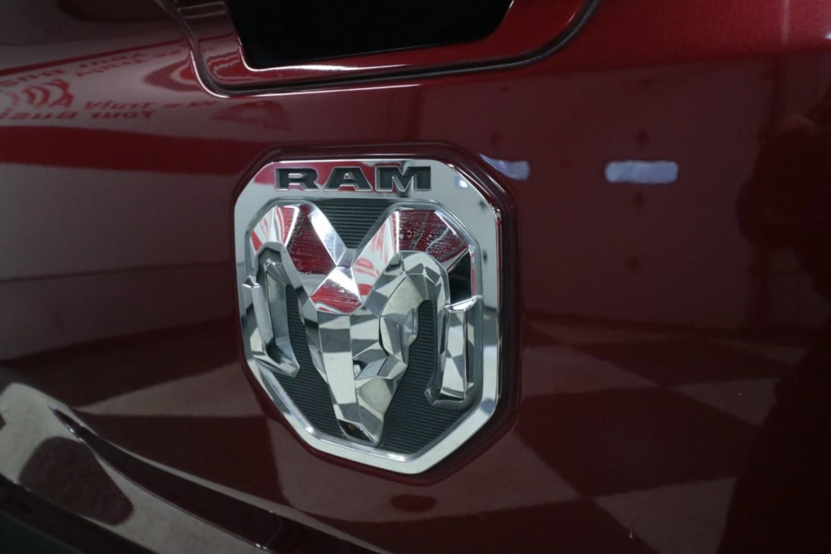 Used 2019 RAM 1500 Laramie AWD/4WD image 43