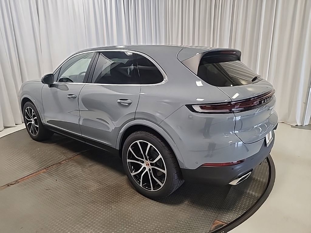 Certified 2025 Porsche Cayenne image 3