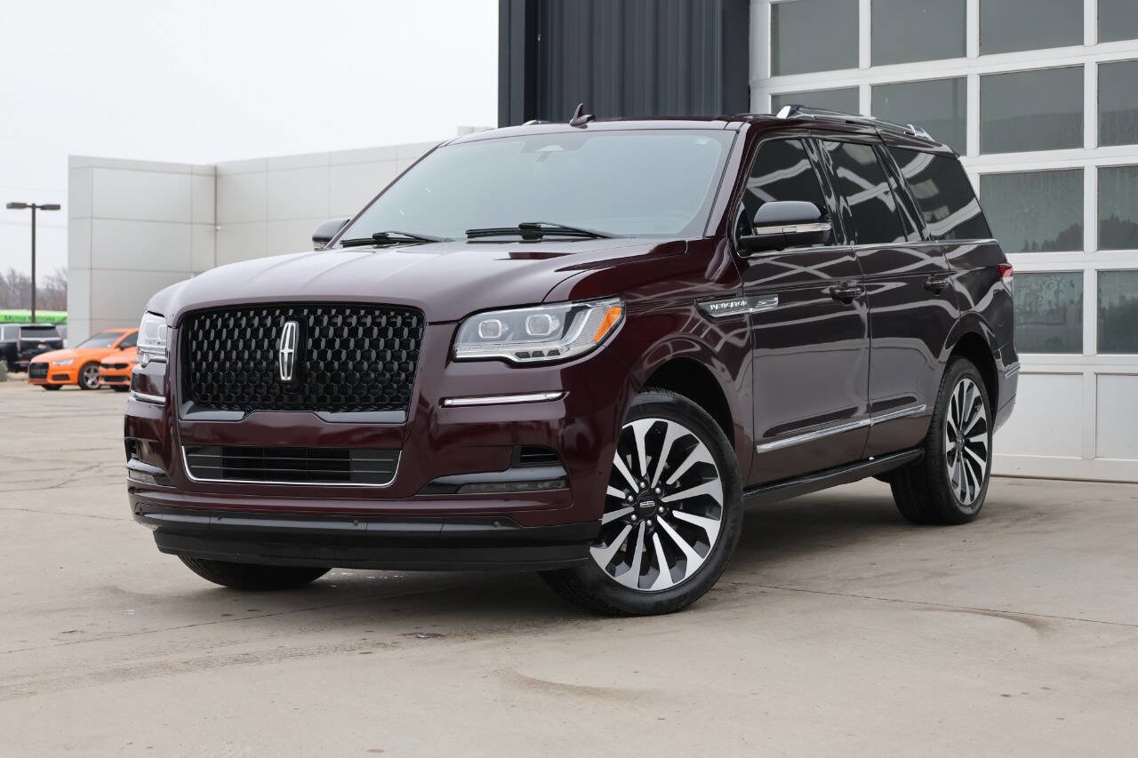 Used 2023 Lincoln Navigator Reserve image 3