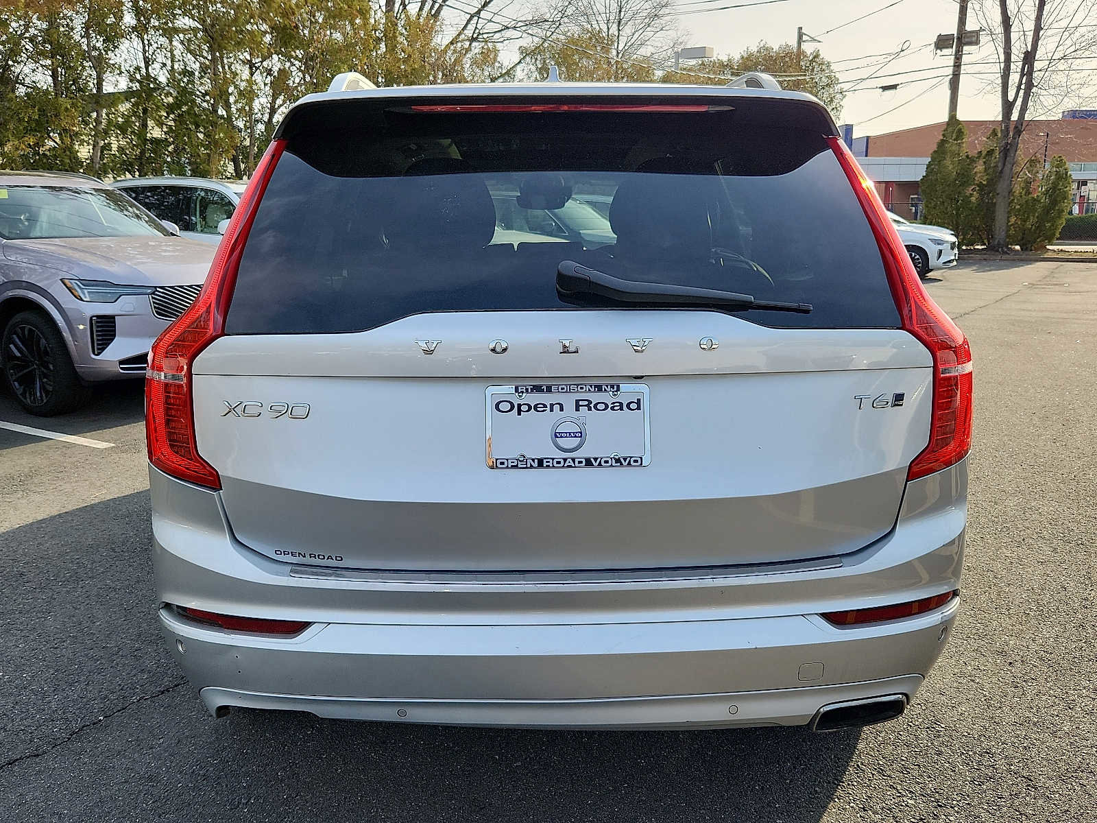 Used 2018 Volvo XC90 T6 Momentum w/ Convenience Package image 5