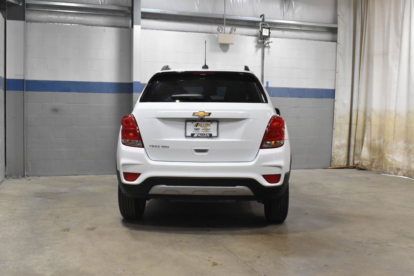 Used 2022 Chevrolet Trax LT w/ LT Convenience Package AWD/4WD image 26