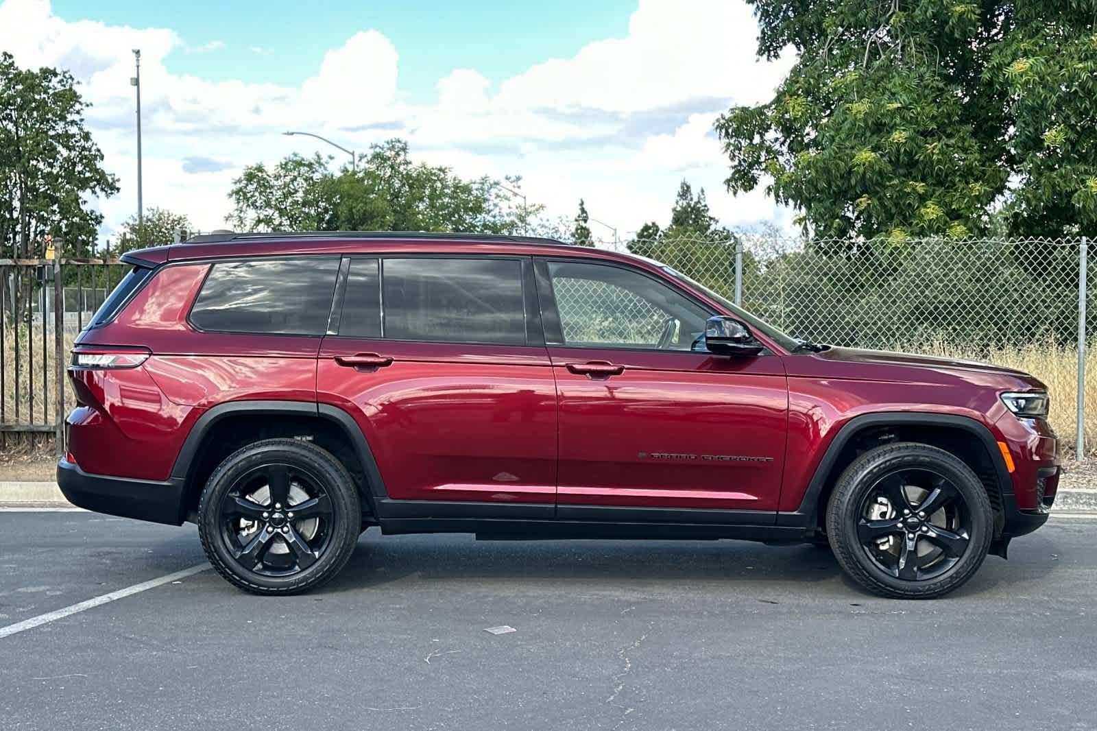 Used 2021 Jeep Grand Cherokee L Laredo RWD image 9