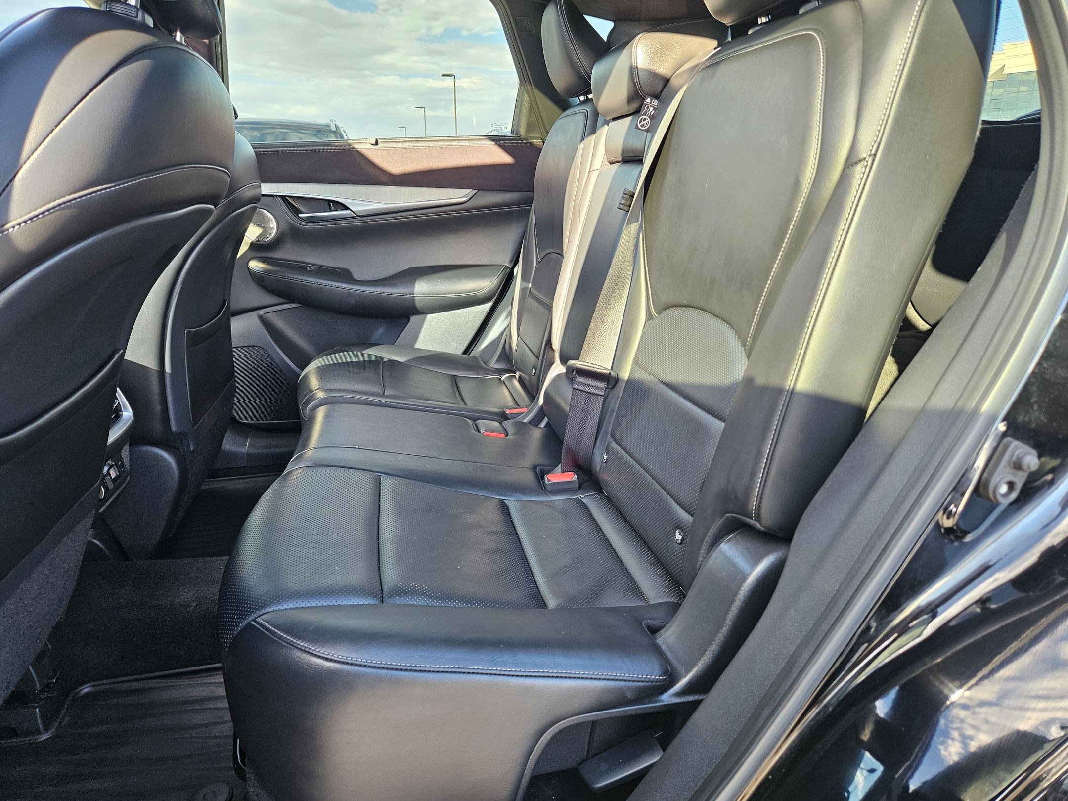 Used 2019 INFINITI QX50 Essential w/ Sensory Package AWD/4WD image 30
