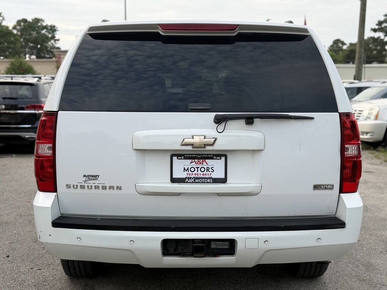 Used 2009 Chevrolet Suburban LT w/ Luxury Package RWD image 6