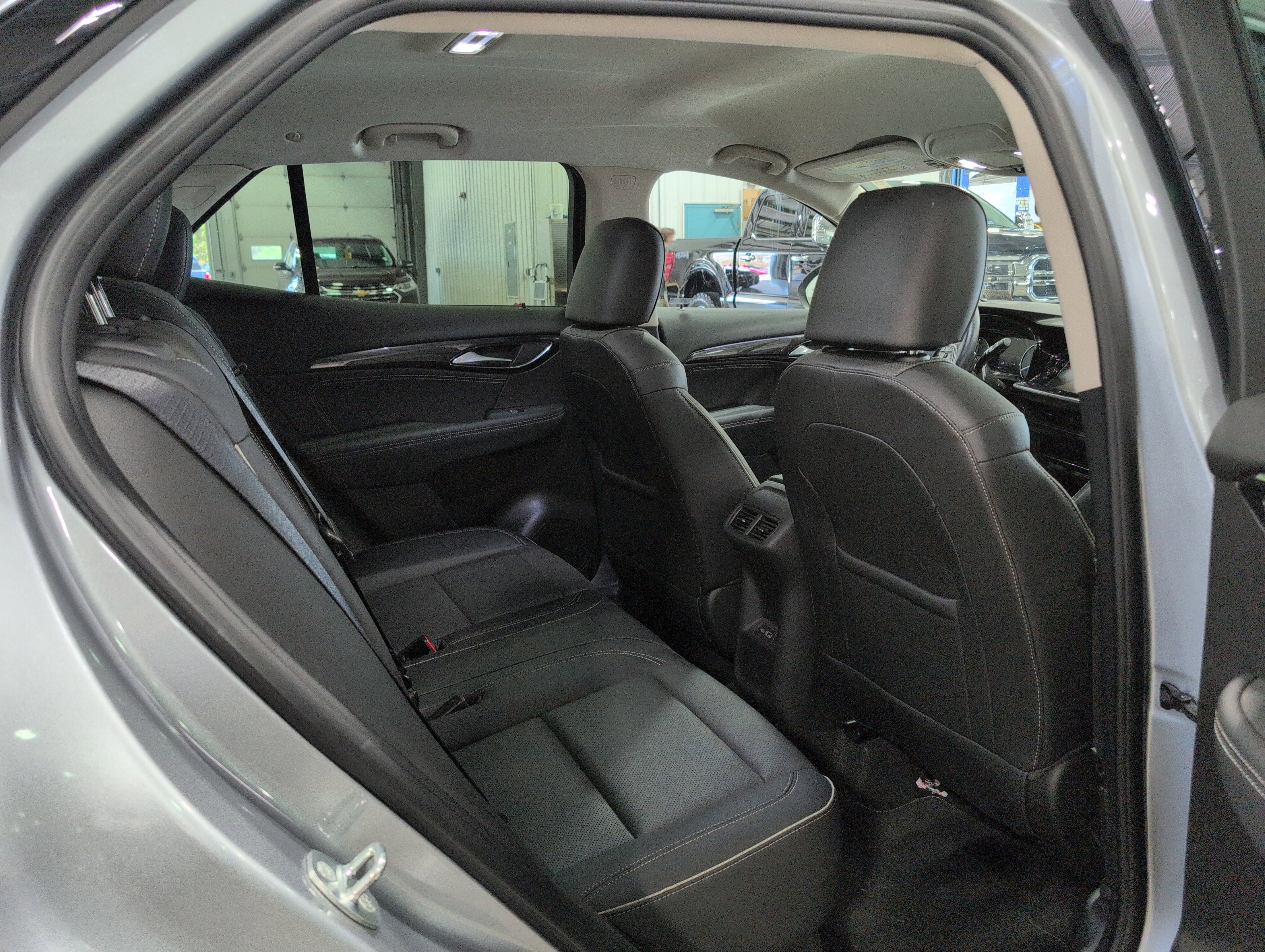 Used 2023 Buick Envision Essence AWD/4WD image 11
