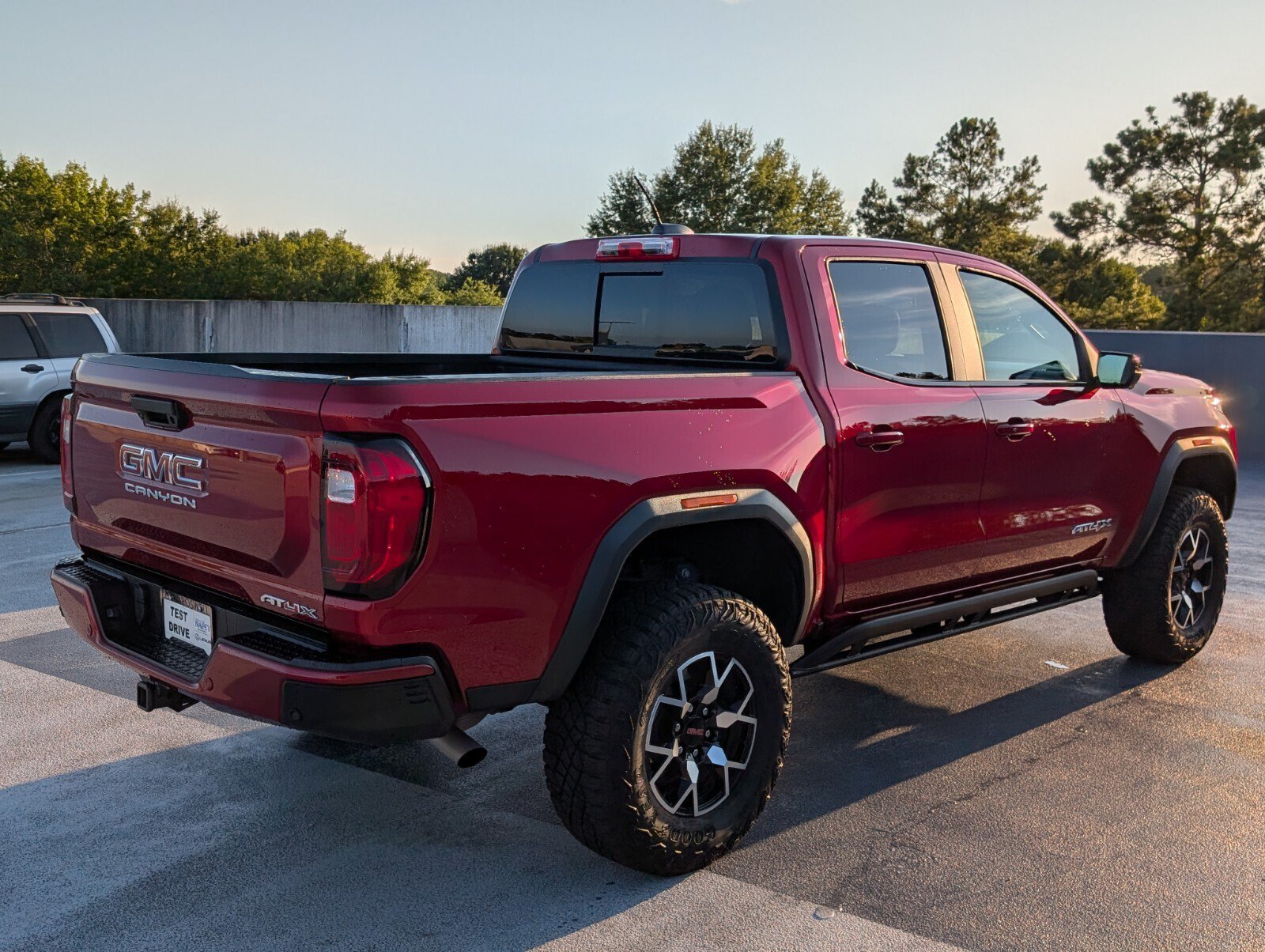 Used 2025 GMC Canyon AT4 w/ AT4X Package AWD/4WD image 5
