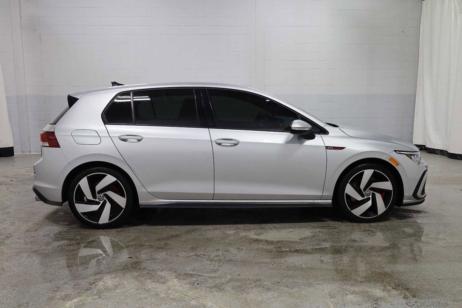 Used 2022 Volkswagen GTI SE image 10